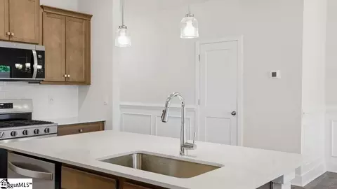 Kitchen - 610 Jules Ln, Moore, SC 29369 photo 3 of 4
