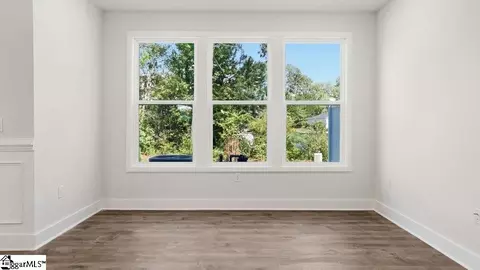 Living - 610 Jules Ln, Moore, SC 29369 photo 2 of 2