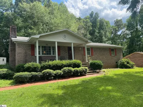110 Kingston Dr, Laurens, SC 29360