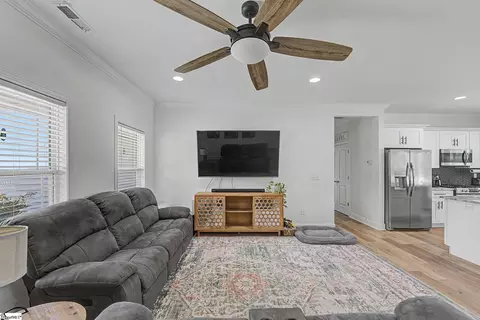 Entry Way - 231 Addison Cir, Pelzer, SC 29669 photo 3 of 5