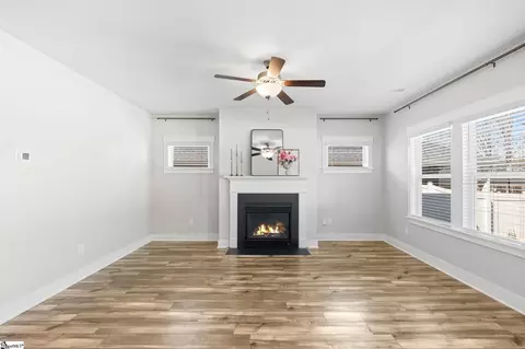Living - 569 Laxton Rd, Greer, SC 29651 photo 4 of 7