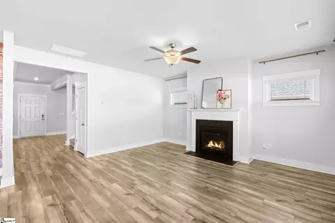 Living - 569 Laxton Rd, Greer, SC 29651 photo 2 of 7