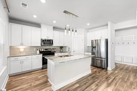 Kitchen - 569 Laxton Rd, Greer, SC 29651 photo 1 of 1