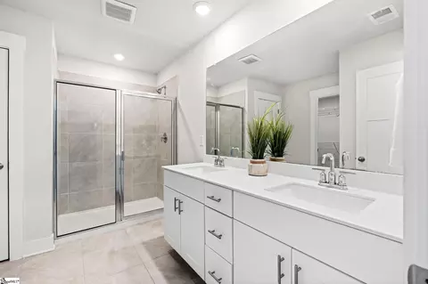 Bath - 569 Laxton Rd, Greer, SC 29651 photo 2 of 4