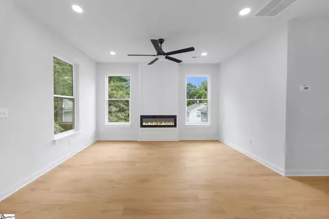 Living - 128 Lyman Ave, Duncan, SC 29334 photo 2 of 4