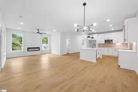 Living - 128 Lyman Ave, Duncan, SC 29334 photo 1 of 4