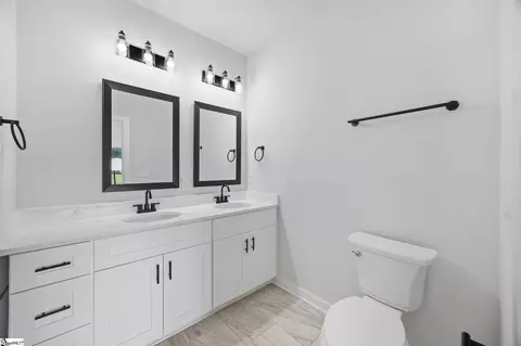 Bath - 128 Lyman Ave, Duncan, SC 29334 photo 4 of 5