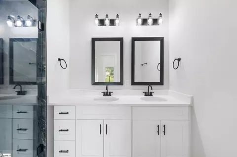 Bath - 128 Lyman Ave, Duncan, SC 29334 photo 1 of 5