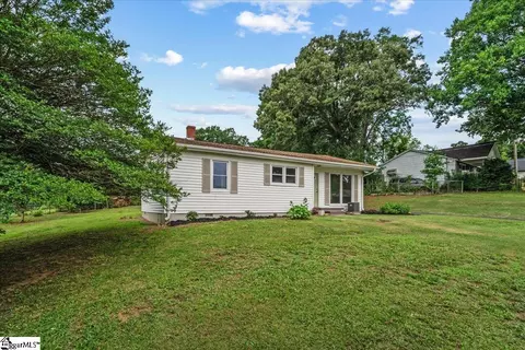 108 Valley Dr, Greer, SC 29651