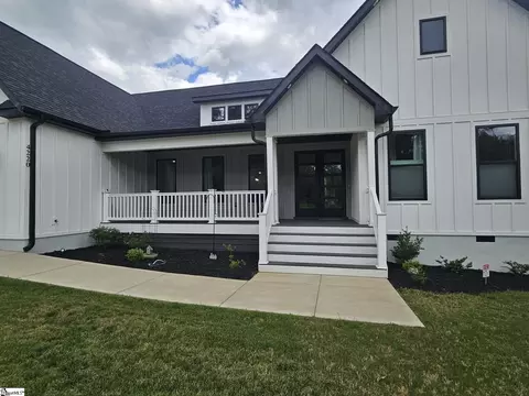 4220 N Blue Ridge Dr, Greer, SC 29651