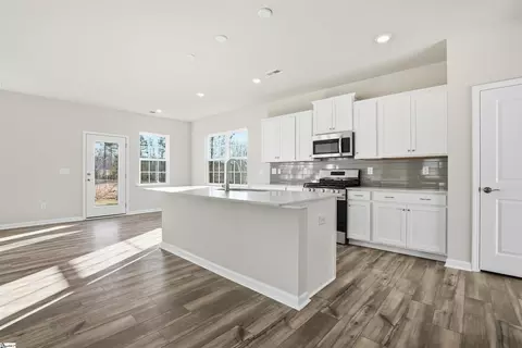 414 Adhurst Dr, Enoree, SC 29335 photo 9