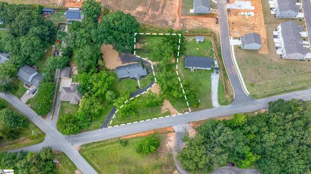 18 N Davis Dr, Greenville, SC 29611