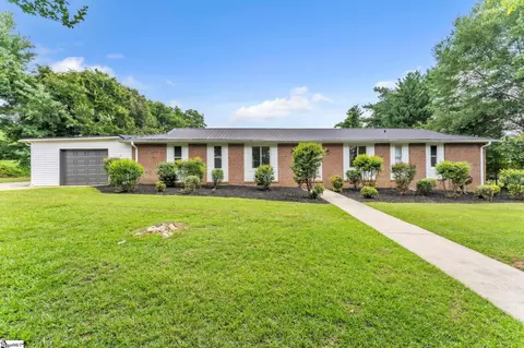 107 Carriage Ln, Simpsonville, SC 29681