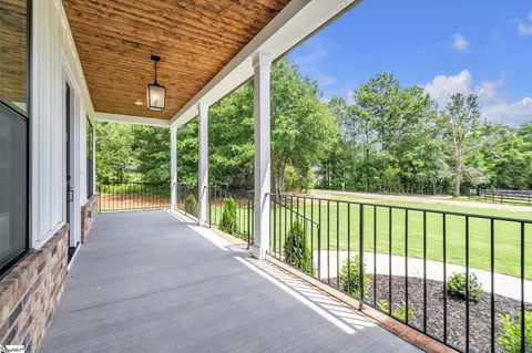 152 Hickory Rd, Williamston, SC 29697 photo 2