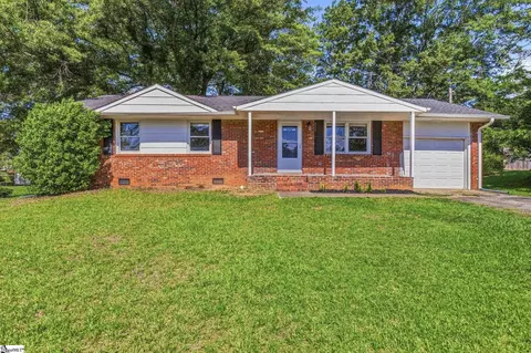 711 Hellams St, Fountain Inn, SC 29644