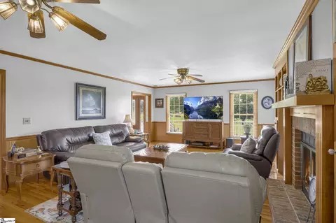 Living - 5230 Olden Porter Rd, Pendleton, SC 29670 photo 2 of 2