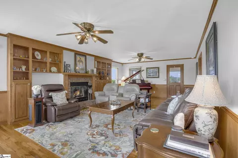 Living - 5230 Olden Porter Rd, Pendleton, SC 29670 photo 1 of 2