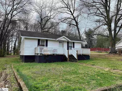 8 Hollywood St, Inman, SC 29349