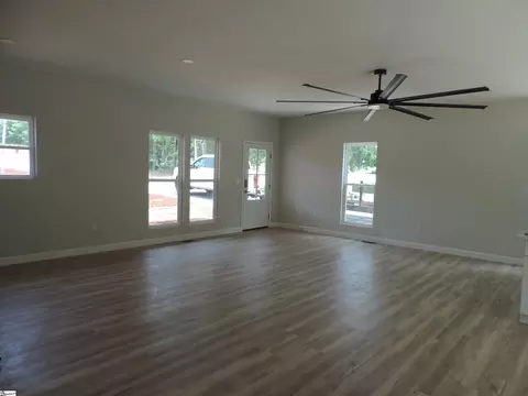 Living - 384 Bailey Rd, Buffalo, SC 29321 photo 2 of 2