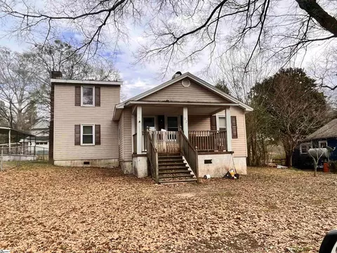 32 School St, Enoree, SC 29335
