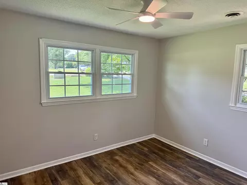 Bedroom - 228 Greenridge Dr, Moore, SC 29369 photo 3 of 6