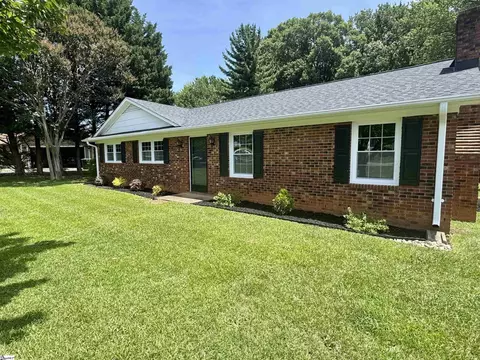 Exterior - 228 Greenridge Dr, Moore, SC 29369 photo 2 of 10