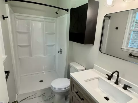Bath - 228 Greenridge Dr, Moore, SC 29369 photo 5 of 6