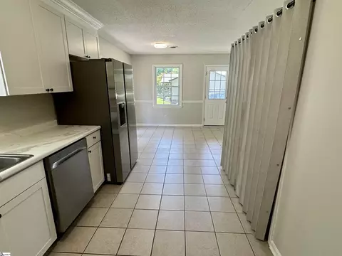 Kitchen - 228 Greenridge Dr, Moore, SC 29369 photo 5 of 5