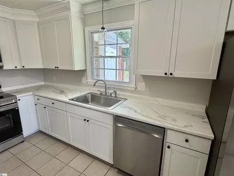 Kitchen - 228 Greenridge Dr, Moore, SC 29369 photo 3 of 5