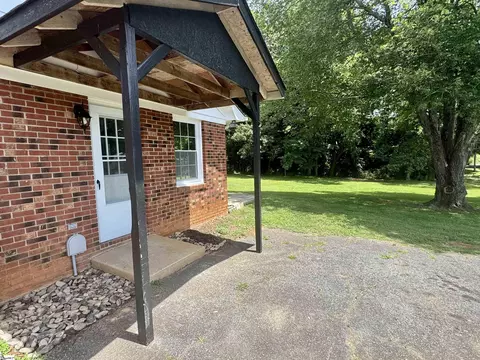 Exterior - 228 Greenridge Dr, Moore, SC 29369 photo 4 of 10