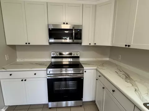 Kitchen - 228 Greenridge Dr, Moore, SC 29369 photo 2 of 5