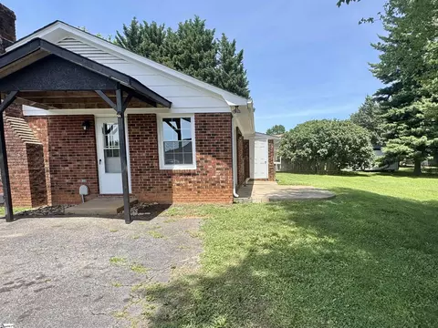 Exterior - 228 Greenridge Dr, Moore, SC 29369 photo 9 of 10