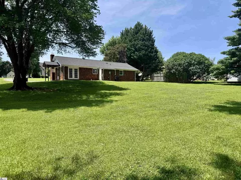 Exterior - 228 Greenridge Dr, Moore, SC 29369 photo 5 of 10