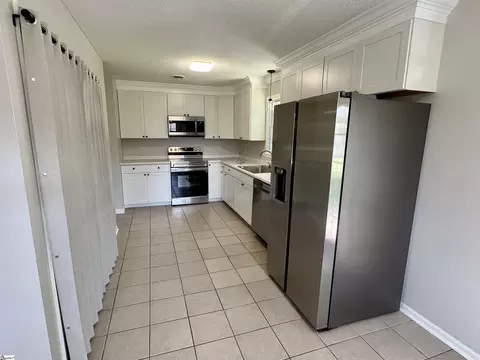 Kitchen - 228 Greenridge Dr, Moore, SC 29369 photo 4 of 5