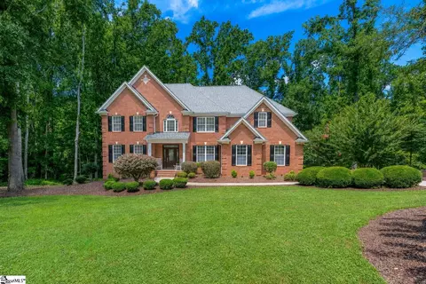 103 Country Club Dr, Laurens, SC 29360