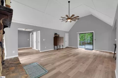Living - 127 White Oak Dr, Easley, SC 29642 photo 2 of 4