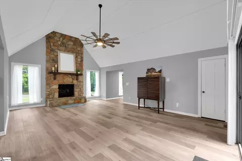 Living - 127 White Oak Dr, Easley, SC 29642 photo 3 of 4