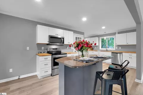 Kitchen - 127 White Oak Dr, Easley, SC 29642 photo 1 of 4