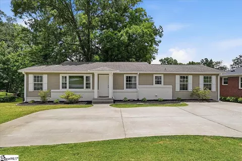 902 E Lee Rd, Taylors, SC 29687