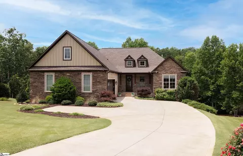383 Island Green Ln, Inman, SC 29349
