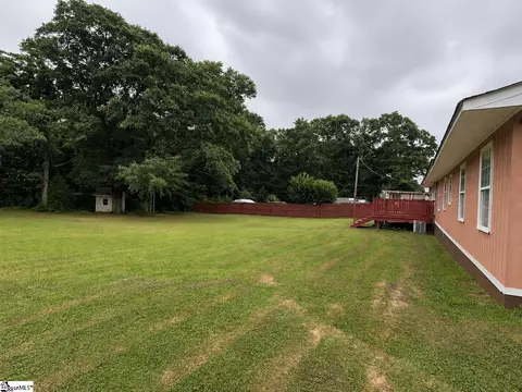 Exterior - 300 Baldwin St, Honea Path, SC 29654 photo 2 of 5