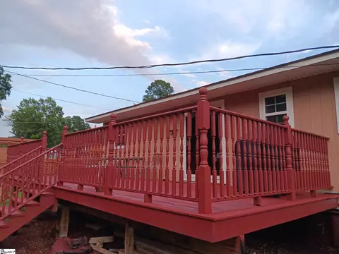 Exterior - 300 Baldwin St, Honea Path, SC 29654 photo 3 of 5
