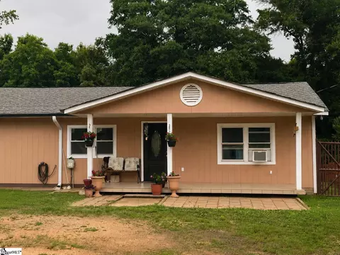 Exterior - 300 Baldwin St, Honea Path, SC 29654 photo 1 of 5