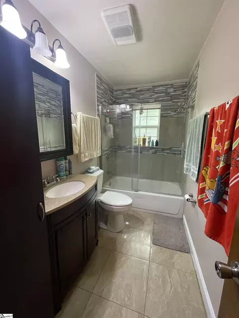 Bath - 300 Baldwin St, Honea Path, SC 29654 photo 2 of 3