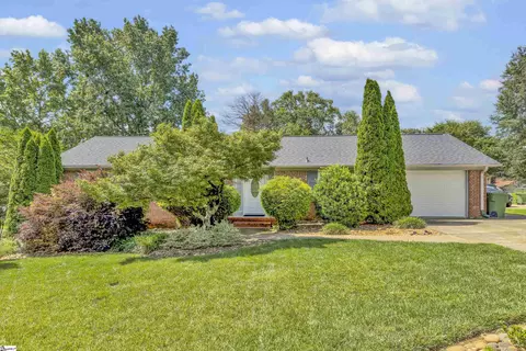 412 Holly Ln, Mauldin, SC 29662
