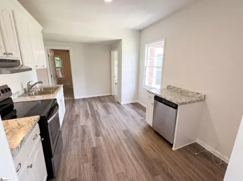 202 E Centennial St, Clinton, SC 29325 photo 2