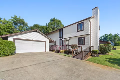 1105 Charter Oak Dr, Taylors, SC 29687