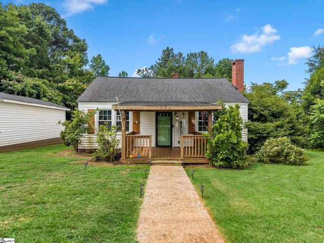722 Syphrit Rd, Wellford, SC 29385