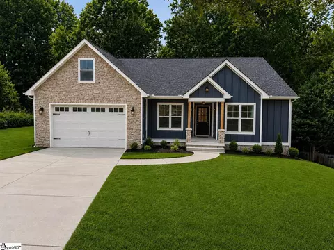 129 Faulkner Cir, Greer, SC 29651