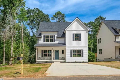 136 S Church St, Duncan, SC 29334